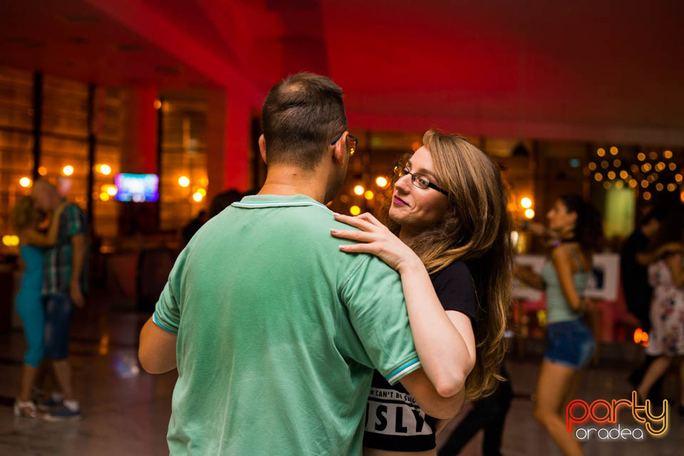 Seară de Dans, Blondy's Art Café