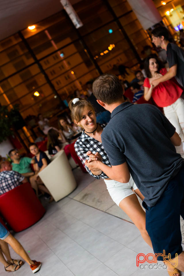 Seară de Dans, Blondy's Art Café