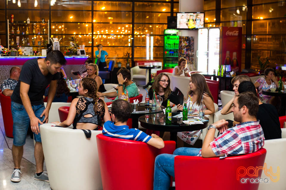 Seară de Dans, Blondy's Art Café
