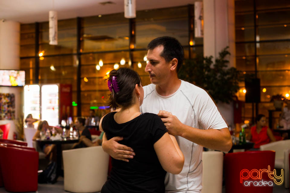 Seară de Dans, Blondy's Art Café