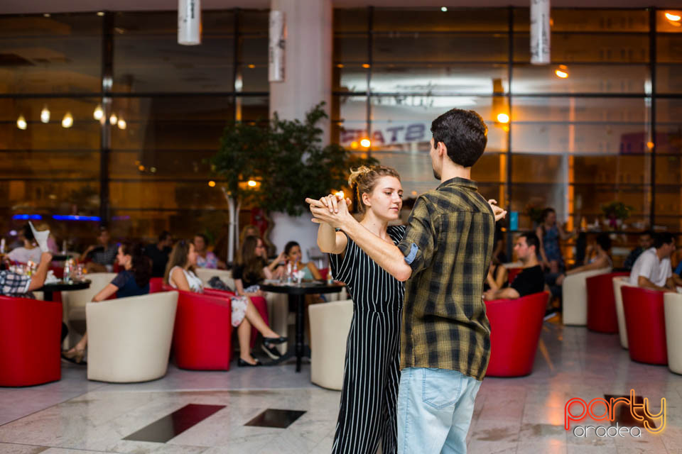 Seară de Dans, Blondy's Art Café