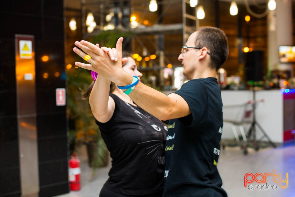 Seară de Dans, Blondy's Art Café