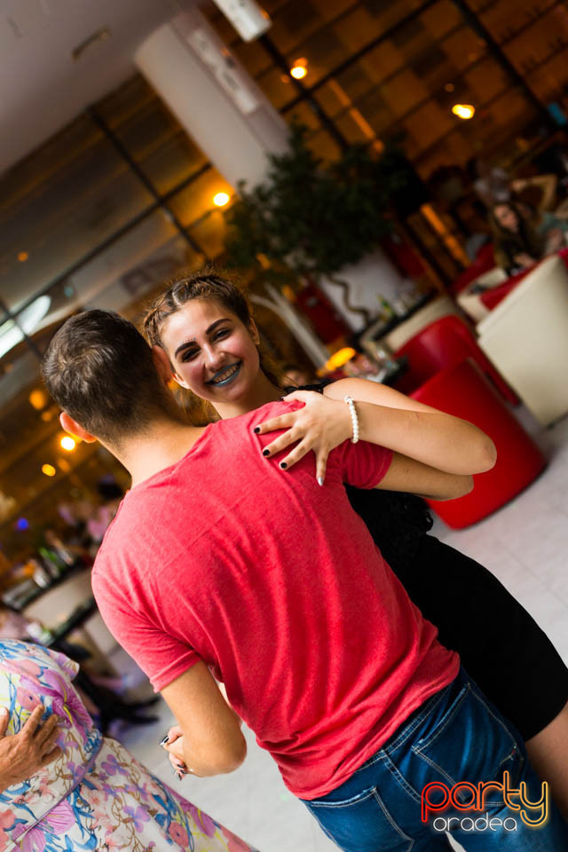 Seară de Dans, Blondy's Art Café
