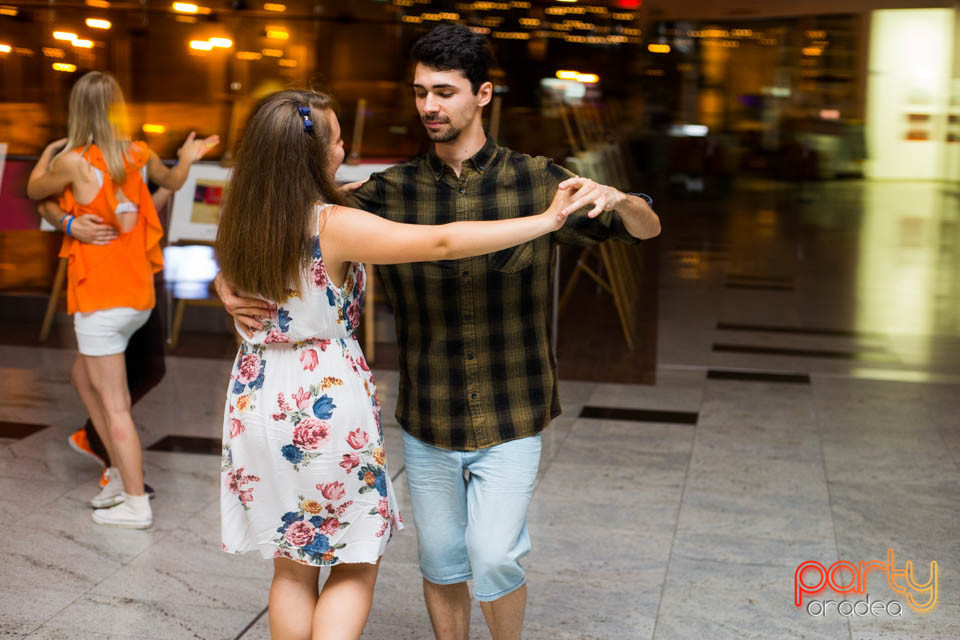 Seară de Dans, Blondy's Art Café