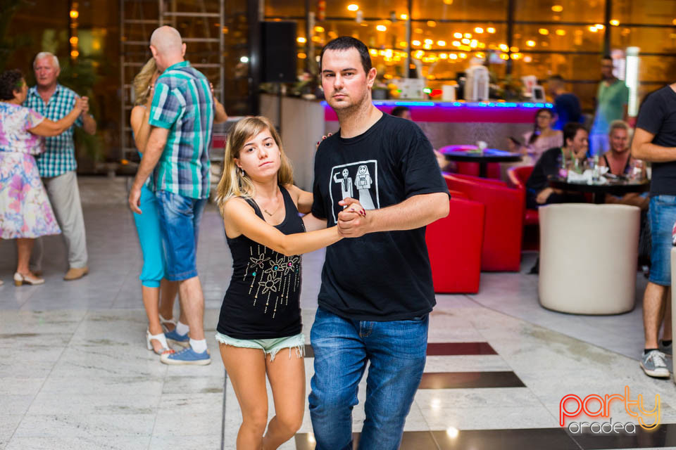 Seară de Dans, Blondy's Art Café