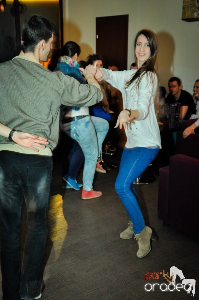 Vineri dansam in Blondy's,
