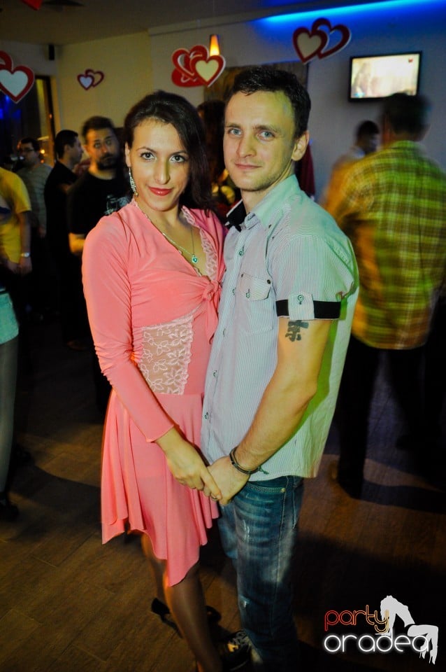 Vineri dansam in Blondy's,