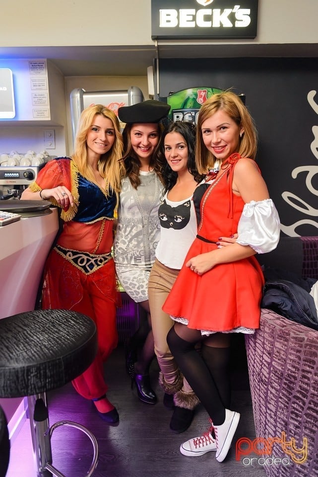 Seară de Halloween în Blanc Coffee, 