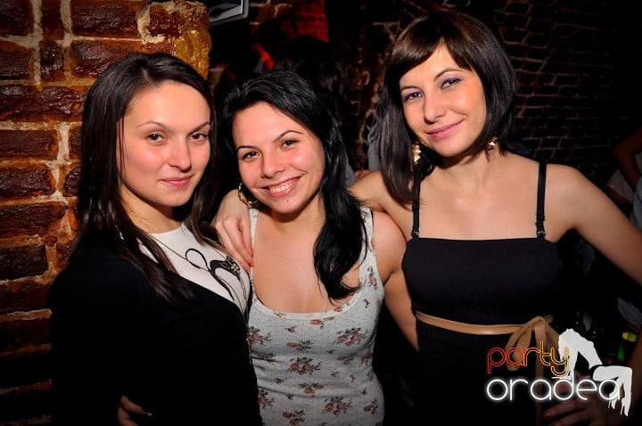 Seară de joi în Club Escape,