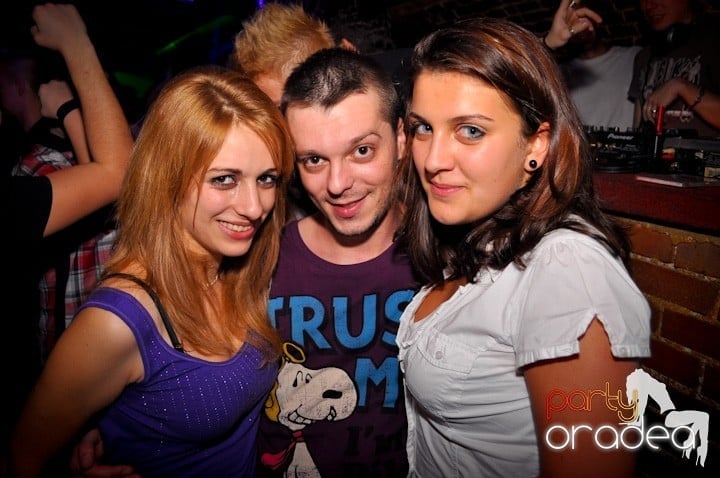 Seară de joi în Club Escape,