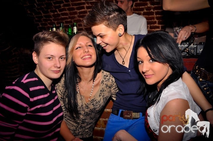 Seară de joi în Club Escape,