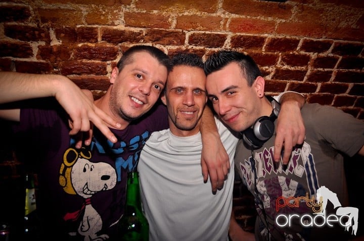 Seară de joi în Club Escape,