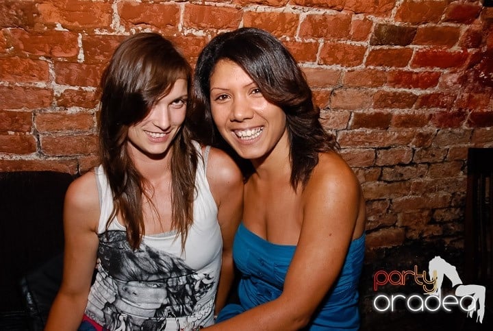 Seară de joi în Club Escape,
