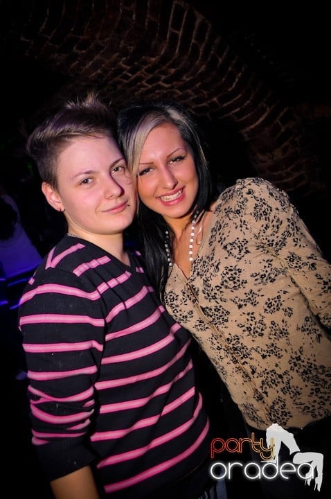 Seară de joi în Club Escape,