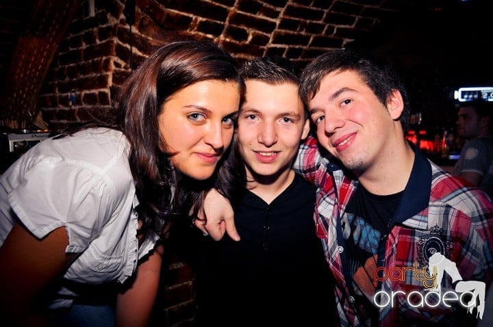 Seară de joi în Club Escape,