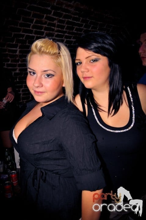 Seară de joi în Club Escape,