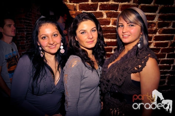 Seară de joi în Club Escape,