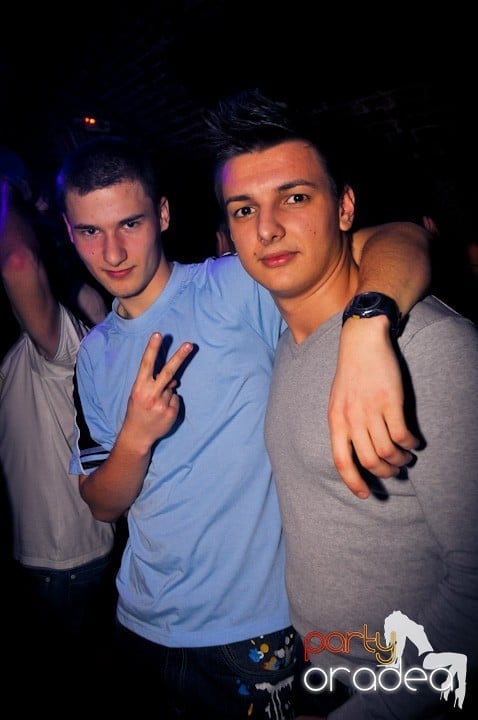 Seară de joi în Club Escape,