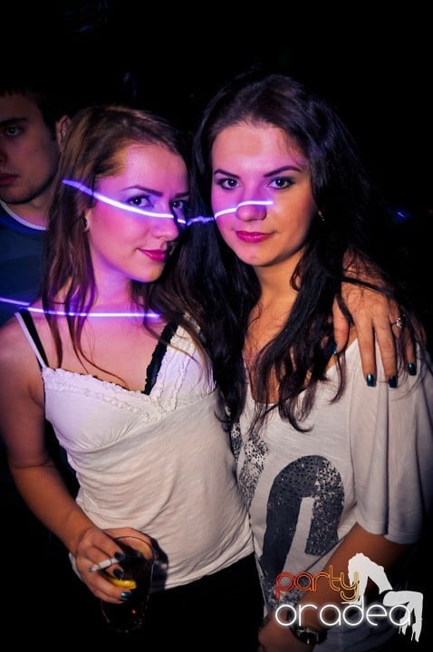 Seară de joi în Club Escape,