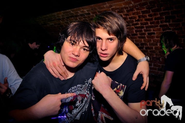 Seară de joi în Club Escape,