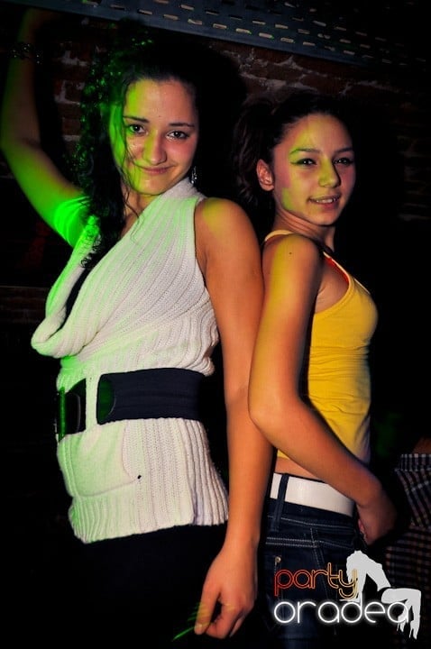 Seară de joi în Club Escape,