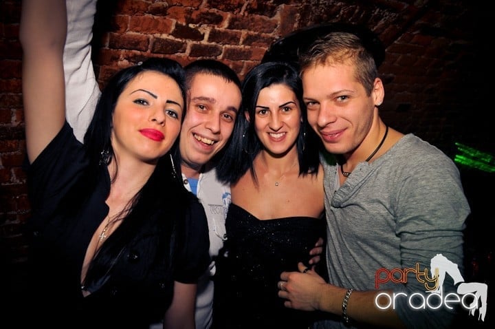 Seară de joi în Club Escape,