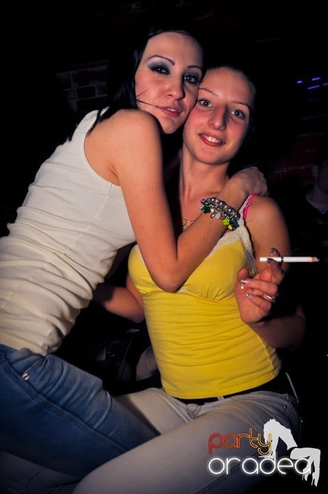 Seară de joi în Club Escape,