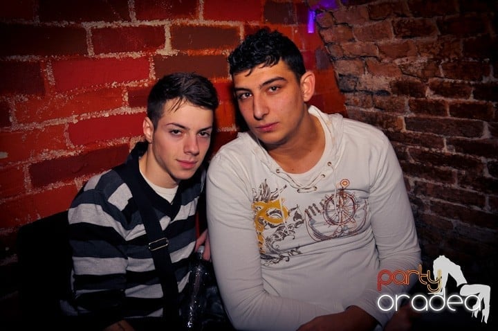 Seară de joi în Club Escape,