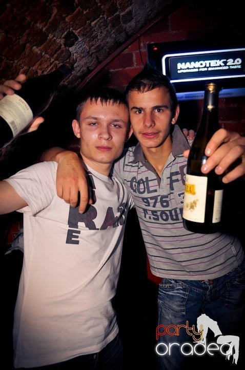 Seară de joi în Club Escape,