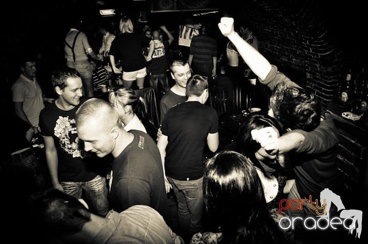 Seară de joi în Club Escape,