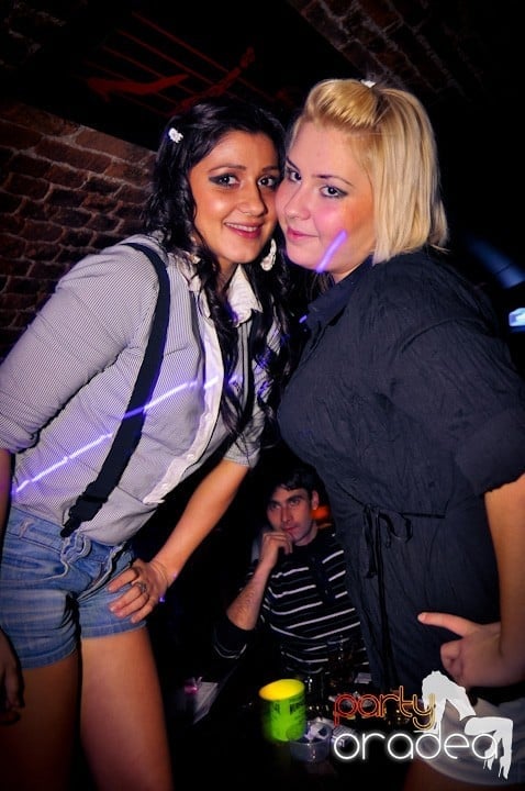Seară de joi în Club Escape,