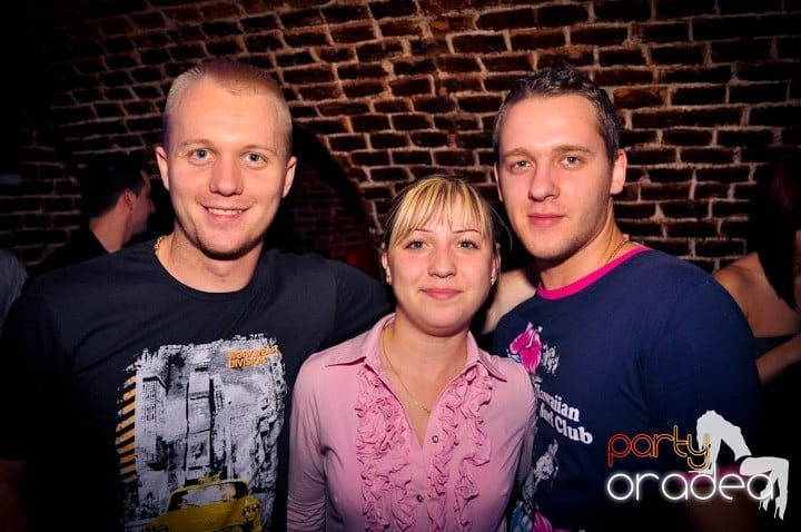 Seară de joi în Club Escape,