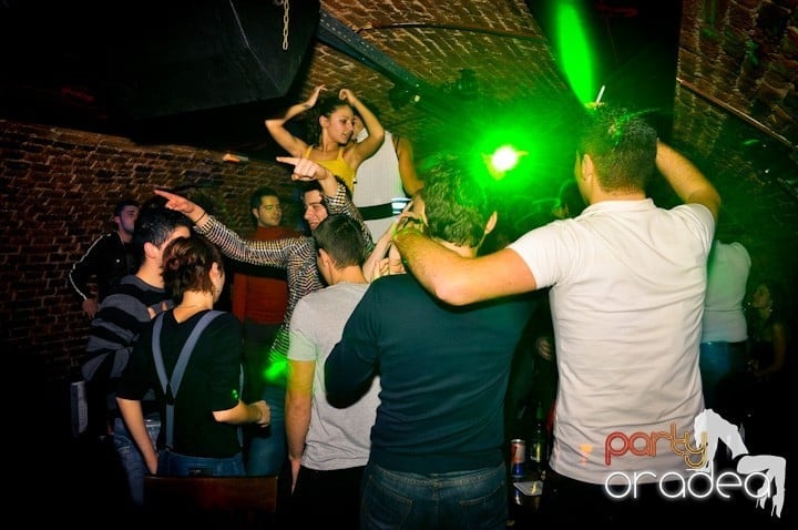 Seară de joi în Club Escape,