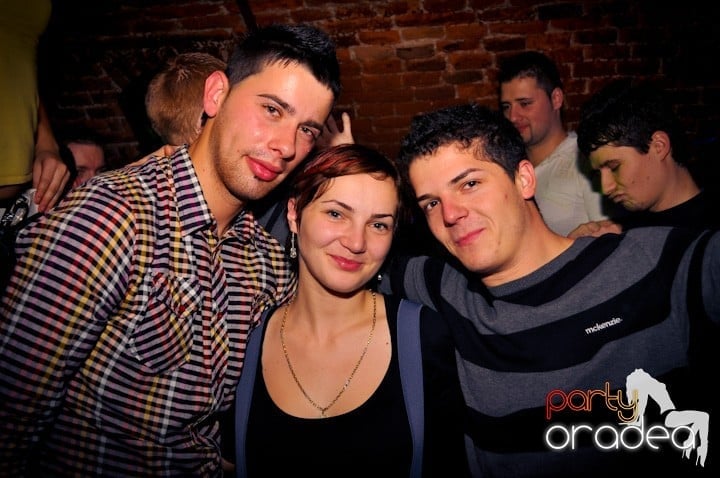 Seară de joi în Club Escape,