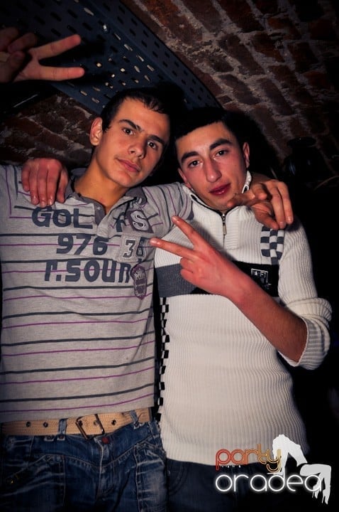 Seară de joi în Club Escape,