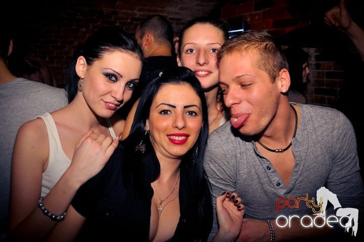 Seară de joi în Club Escape,