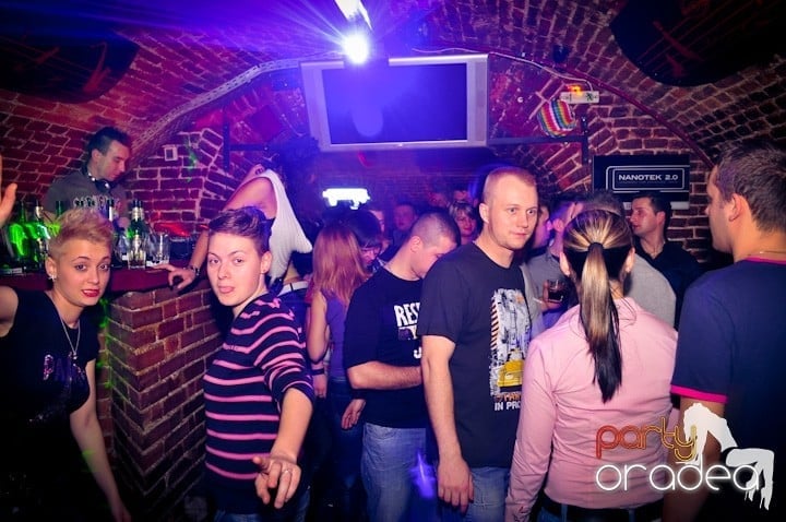 Seară de joi în Club Escape,