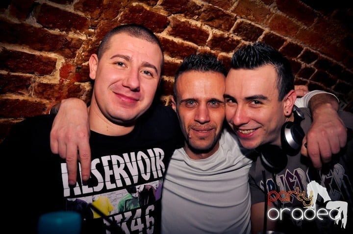 Seară de joi în Club Escape,