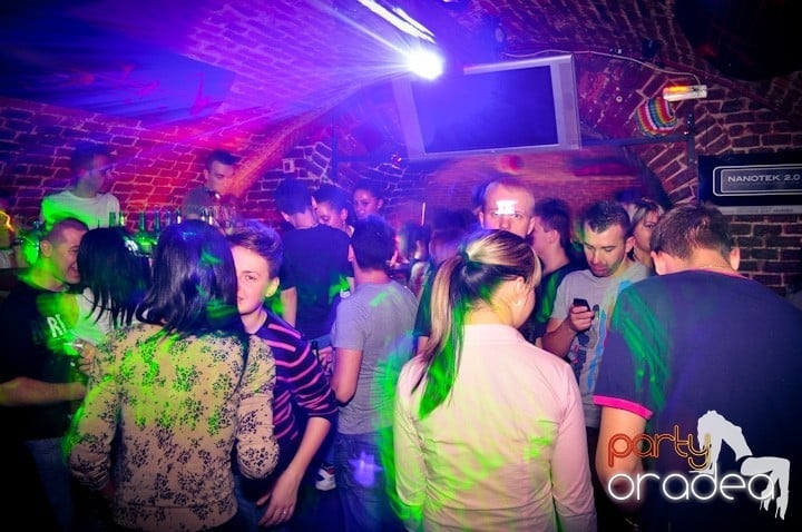 Seară de joi în Club Escape,