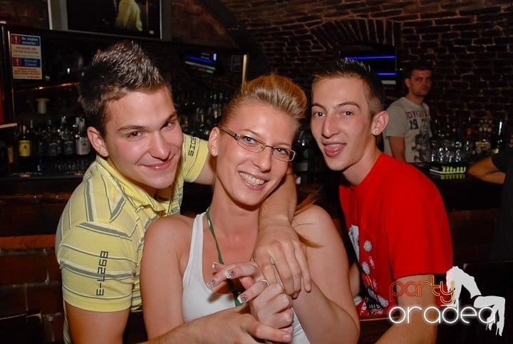 Seară de joi în Club Escape,