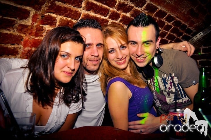 Seară de joi în Club Escape,