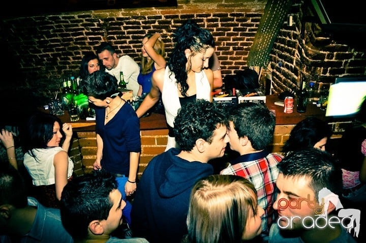 Seară de joi în Club Escape,