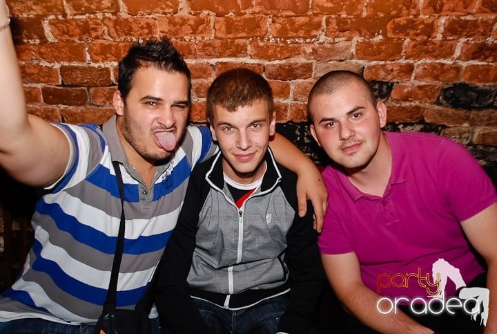 Seară de joi în Club Escape,