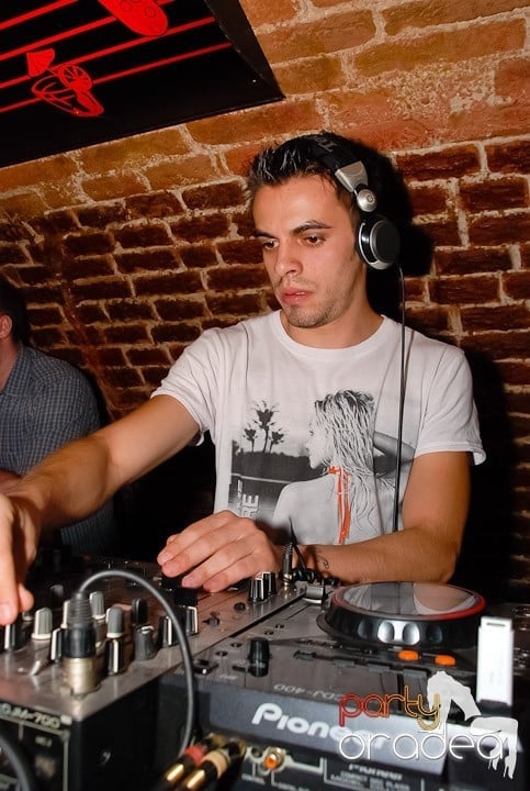 Seară de joi în Club Escape,