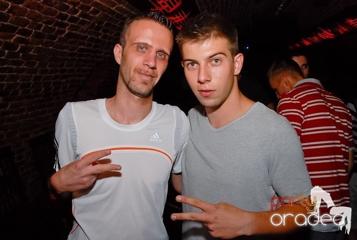 Seară de joi în Club Escape,