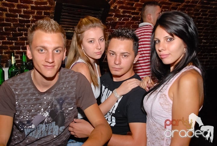 Seară de joi în Club Escape,