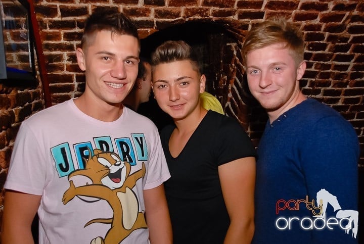 Seară de joi în Club Escape,