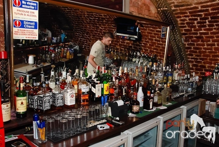 Seară de joi în Club Escape,