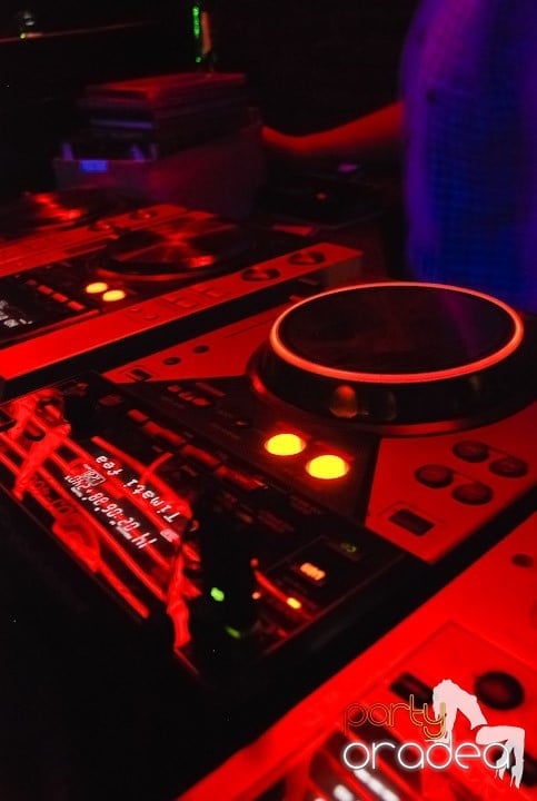 Seară de joi în Club Escape,
