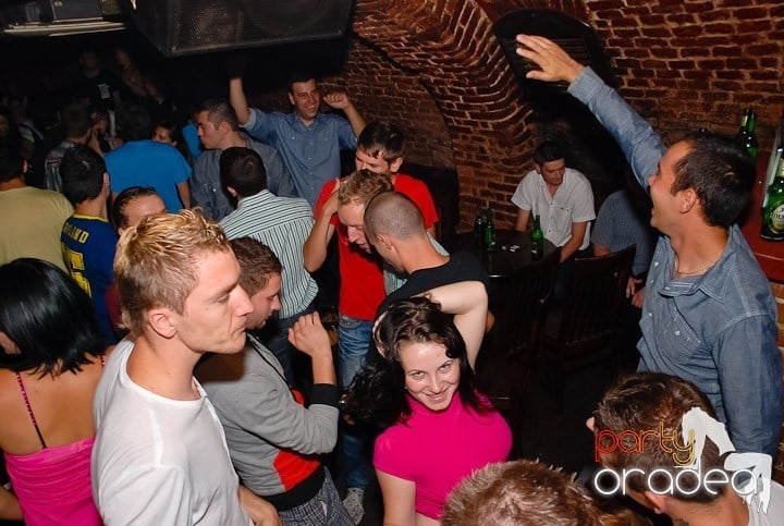 Seară de joi în Club Escape,